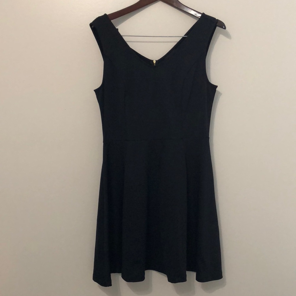 CYNTHIA ROWLEY Women’s Large v-neck Black dress